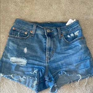 Super cute Levi Jean shorts